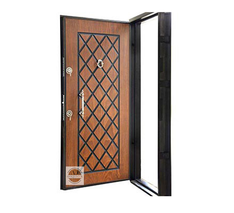 تصویر درب نیمه باز درب راست بازشو